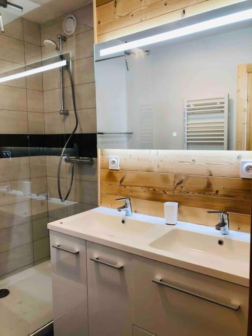 Appartement T4 8 Couchages Spacieux Et Cosy Au Pied Des Pistes Génos Εξωτερικό φωτογραφία